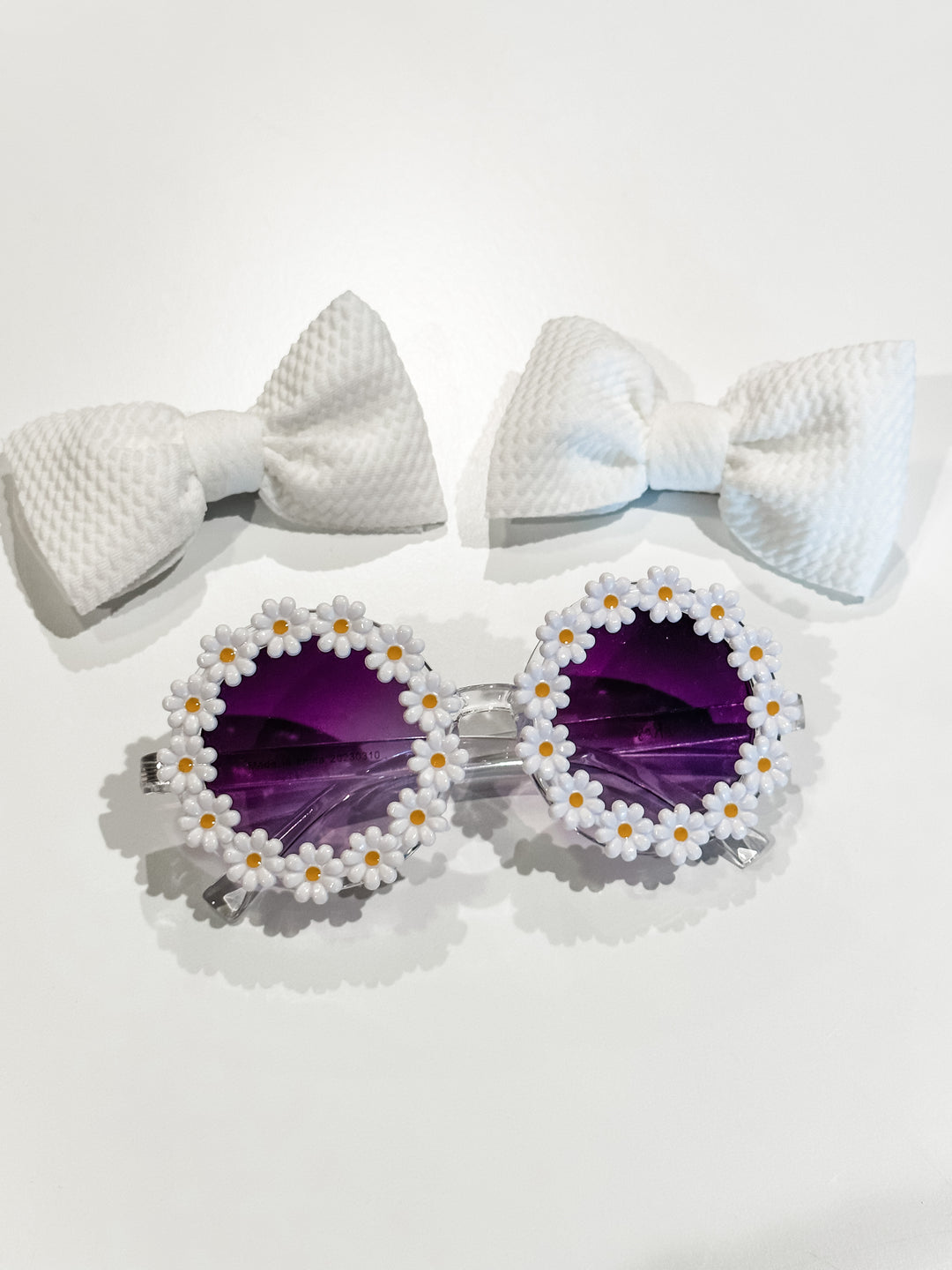 White Daisy Sunglasses + Bow Stevie Js & Co