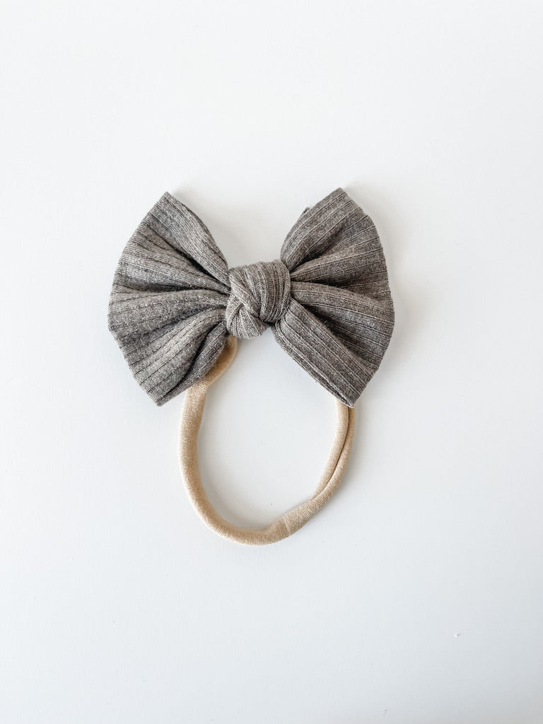 dark gray "ribbed" bow on nylon StevieJs